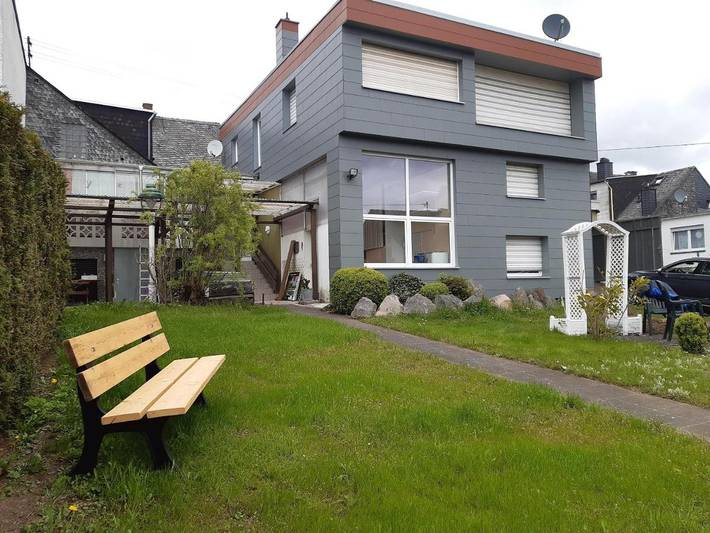 Ferienhaus für 4 Personen, mit Terrasse und Garten sowie Ausblick in Ettringen