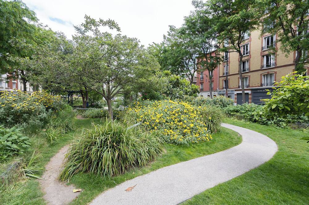 Apartamento entero, 4-room apartment Place de la Mairie and 8 minutes from Paris Gare Saint Lazare in Bois-Colombes, Altos del Sena