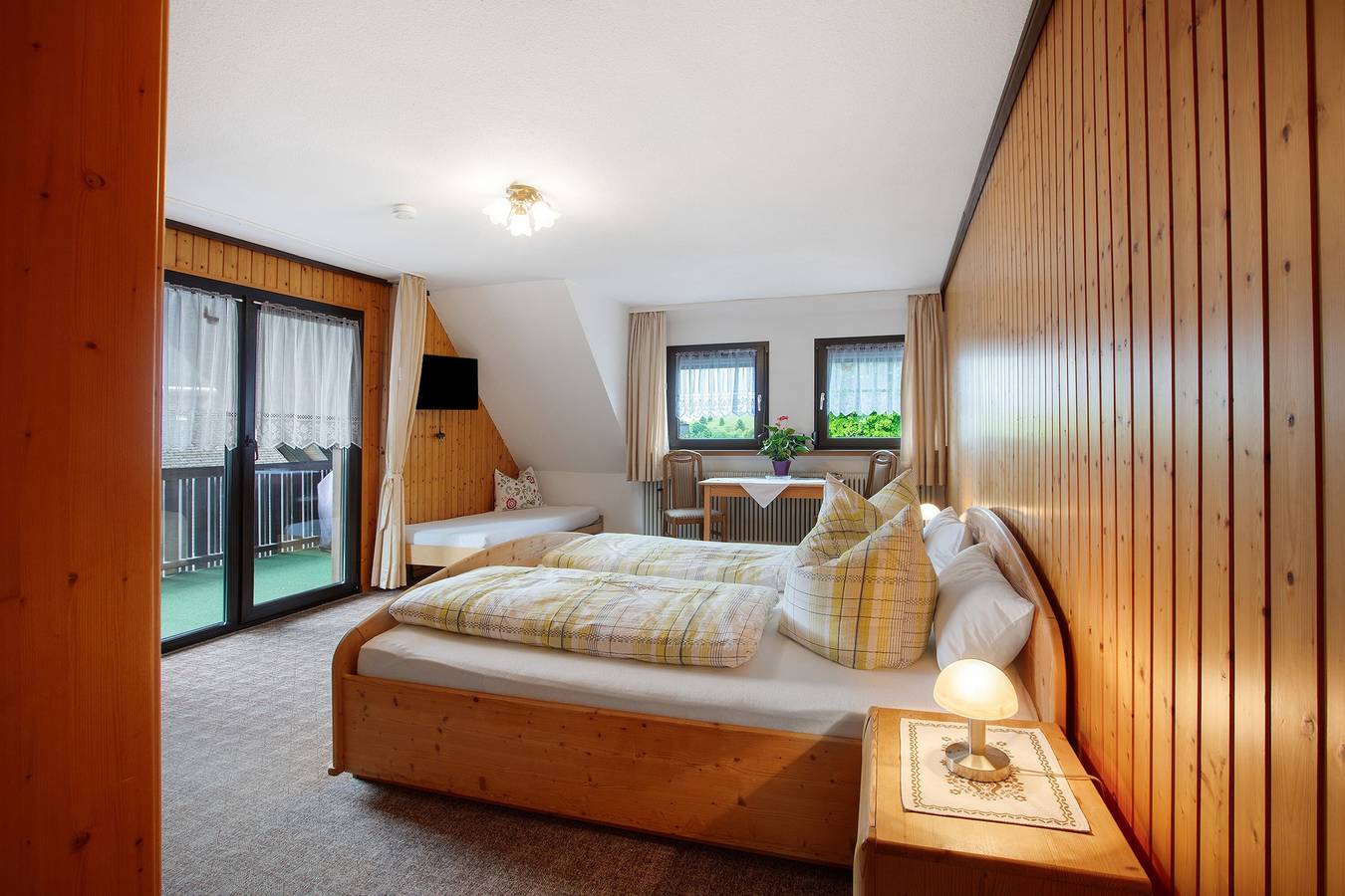 Zimmer 'Doppelzimmer 1' mit Bergblick, Balkon und Wi-Fi in Todtnau, Südschwarzwald