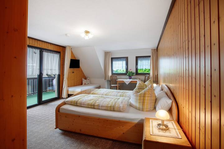Zimmer für 2 Personen, mit Balkon im Südschwarzwald
