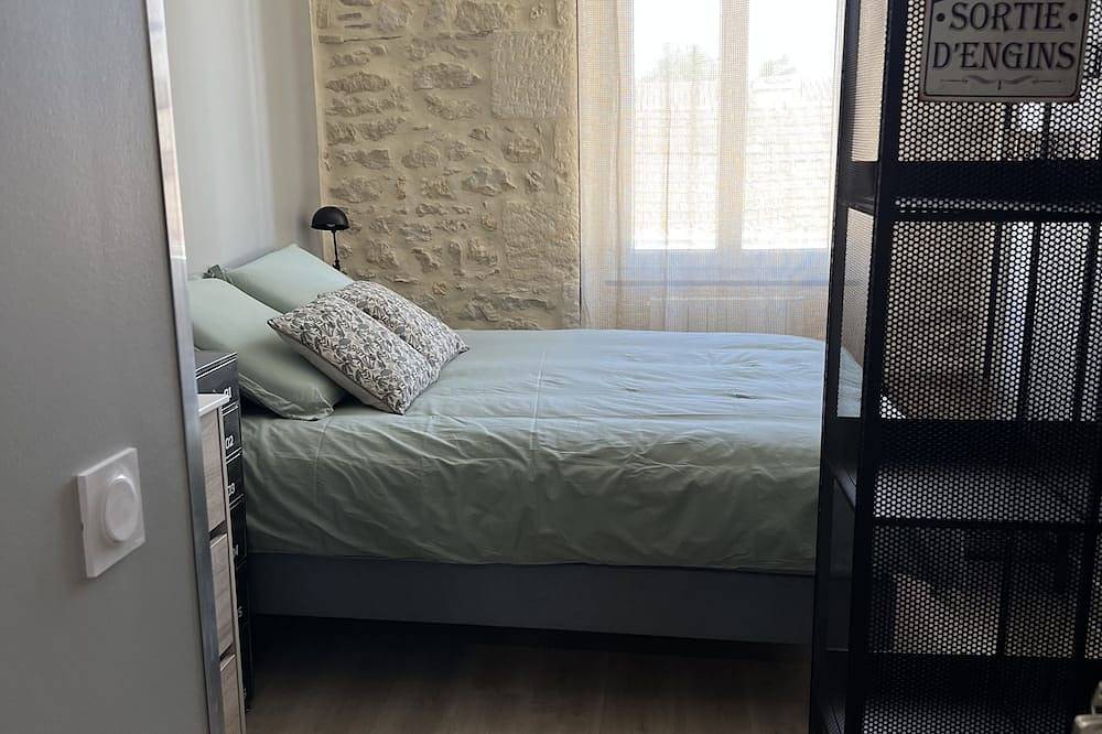 Entire apartment, Gîtes and Gym in Lesparre-Médoc, Médoc Regional Natural Park