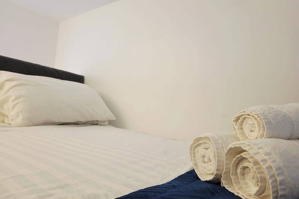 Entire apartment, Loft Style-1Br-Walkinshower-Wifi-Central Cork in Cork, County Cork