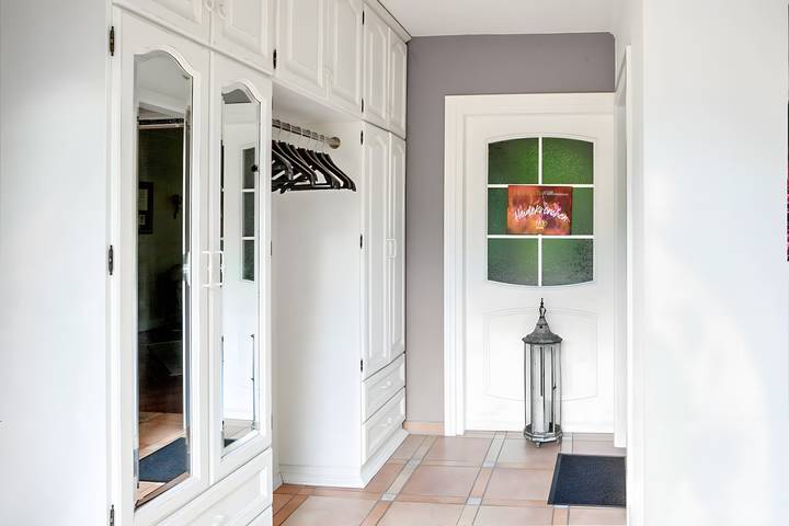 Hel lejlighed, Apartment 'Heidekrönchen' with Private Terrace, Garden & Wi-Fi in Quiet Forest Location in Neu Wulmstorf, Landkreis Harburg