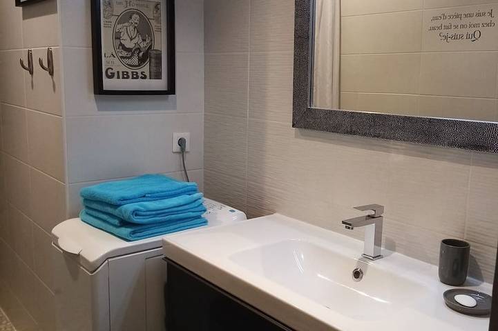 At the foot of the tram warm house with garden for 2/3 p in Villenave-d'Ornon, Région de Bordeaux