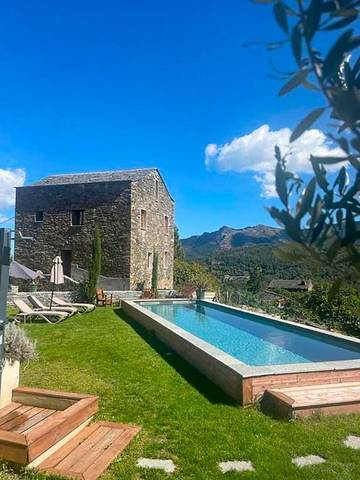 Cottage pour 2 personnes, avec vue ainsi que jardin et piscine à Carcheto-Brustico