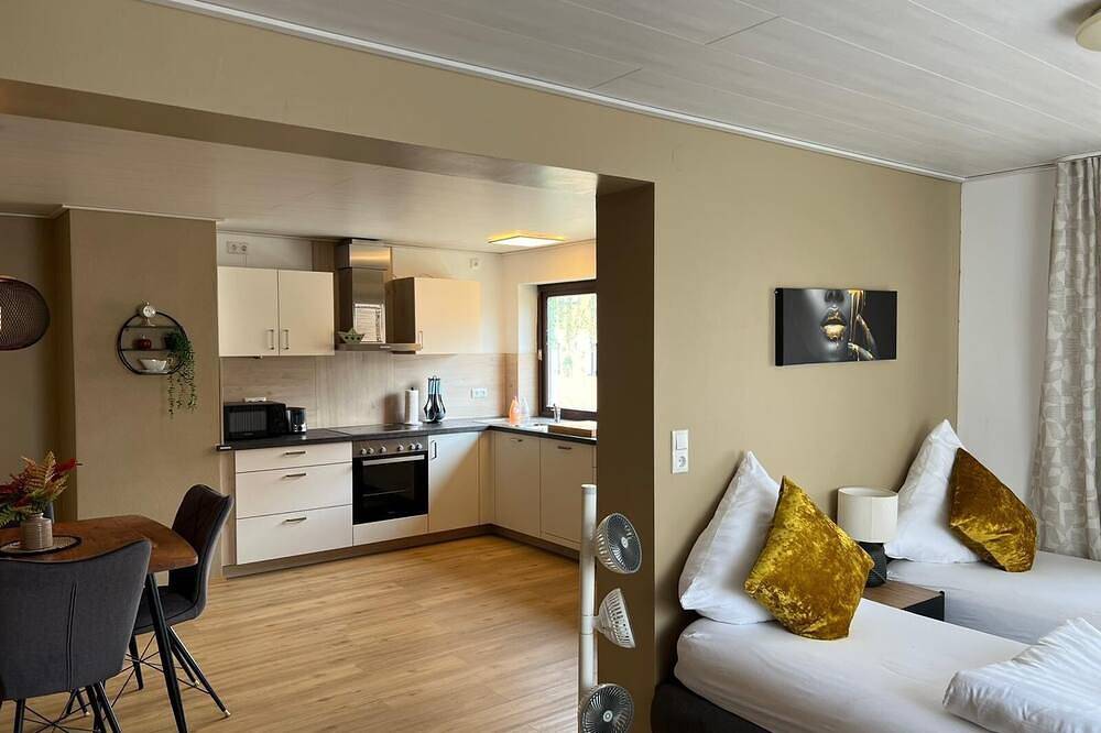 Apartamento inteiro, Modern apartment near Rothenburg - ideal for fitters & vacationers in Colmberg, Romantische Straße