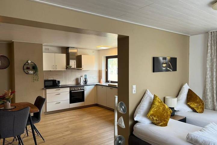 Apartamento inteiro, Modern apartment near Rothenburg - ideal for fitters & vacationers in Colmberg, Romantische Straße