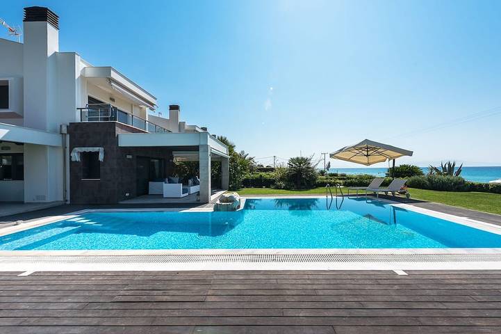 Vacation rental for 6 people, with balcony and yard in Halkidiki