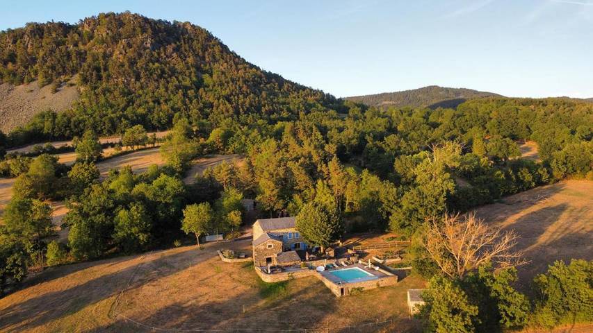Chambre d’hôte pour 5 personnes, avec jardin ainsi que vue et piscine en Haute-Loire - 3