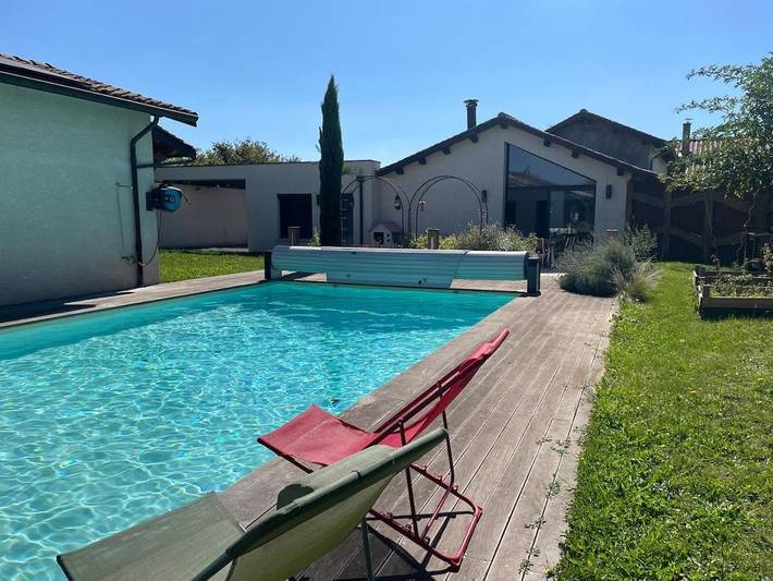 Gîte pour 10 personnes, avec piscine, adapté aux familles à Taponas