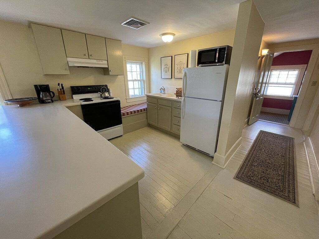 Ganze Wohnung, Apartment in historischem Seehafenhaus mit Hafenblick in Bristol (RI), Bristol County