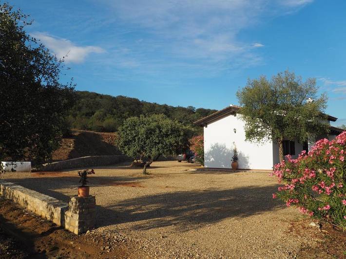 Casa rural para 8 personas, con piscina además de jardín y vistas en El Castillo de las Guardas - 3