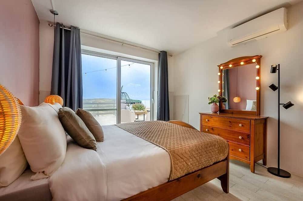 Ganze Wohnung, Hot Tub & Sea Views @ 3Br Apt w/Incredible Terrace in San Lawrenz, Gozo