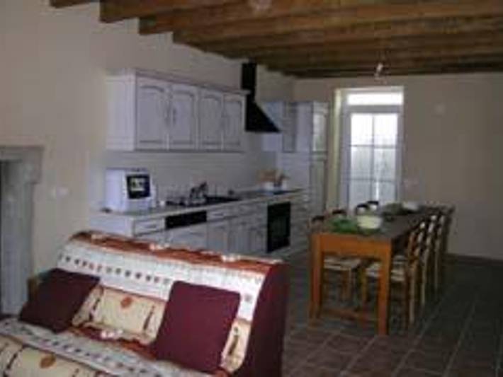 Gîte pour 8 personnes, avec terrasse et sauna ainsi que jacuzzi et jardin dans Allier - 3