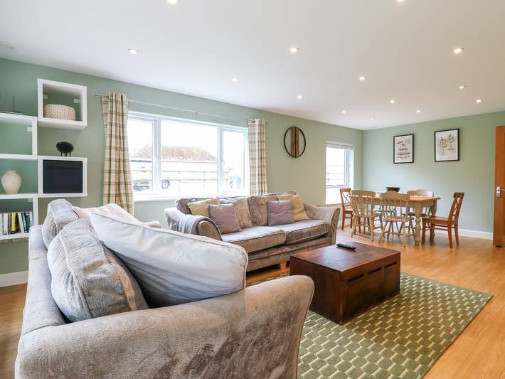 Cedar Lodge in Denton with Wootton, Kent