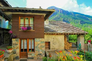 Location de vacances pour 4 personnes, avec terrasse, animaux acceptés à Ala di Stura