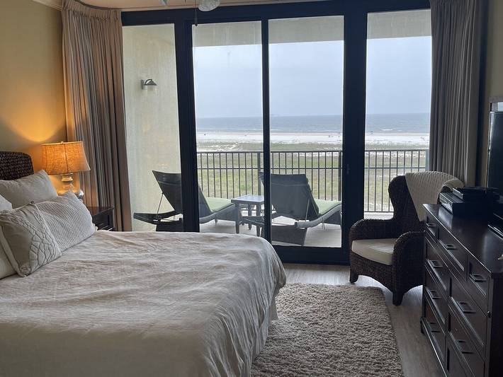 Vacation rental for 4 people, with hot tub and pool as well as sauna and balcony in Dauphin Island