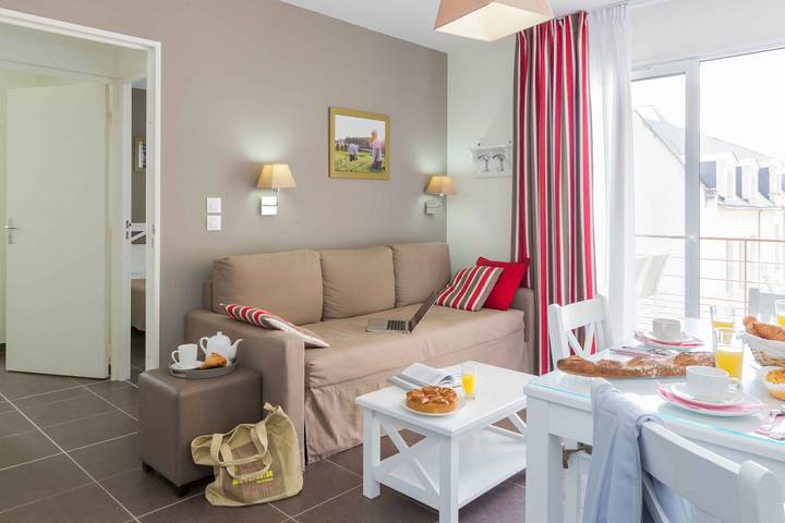 Location de vacances pour 4 personnes, avec piscine et balcon à Chinon