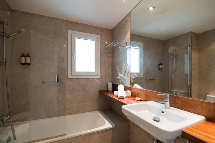 Ferienanlage für 3 Personen, mit Pool und Whirlpool sowie Garten in Spanien - 2