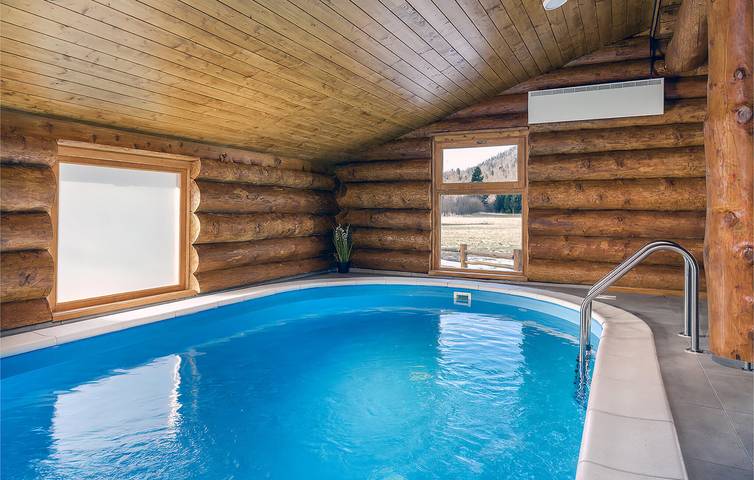 Modernes 140 m² großes Apartment mit Pool, Terrasse und Flussblick in Fuzine, Primorje-Gorski Kotar