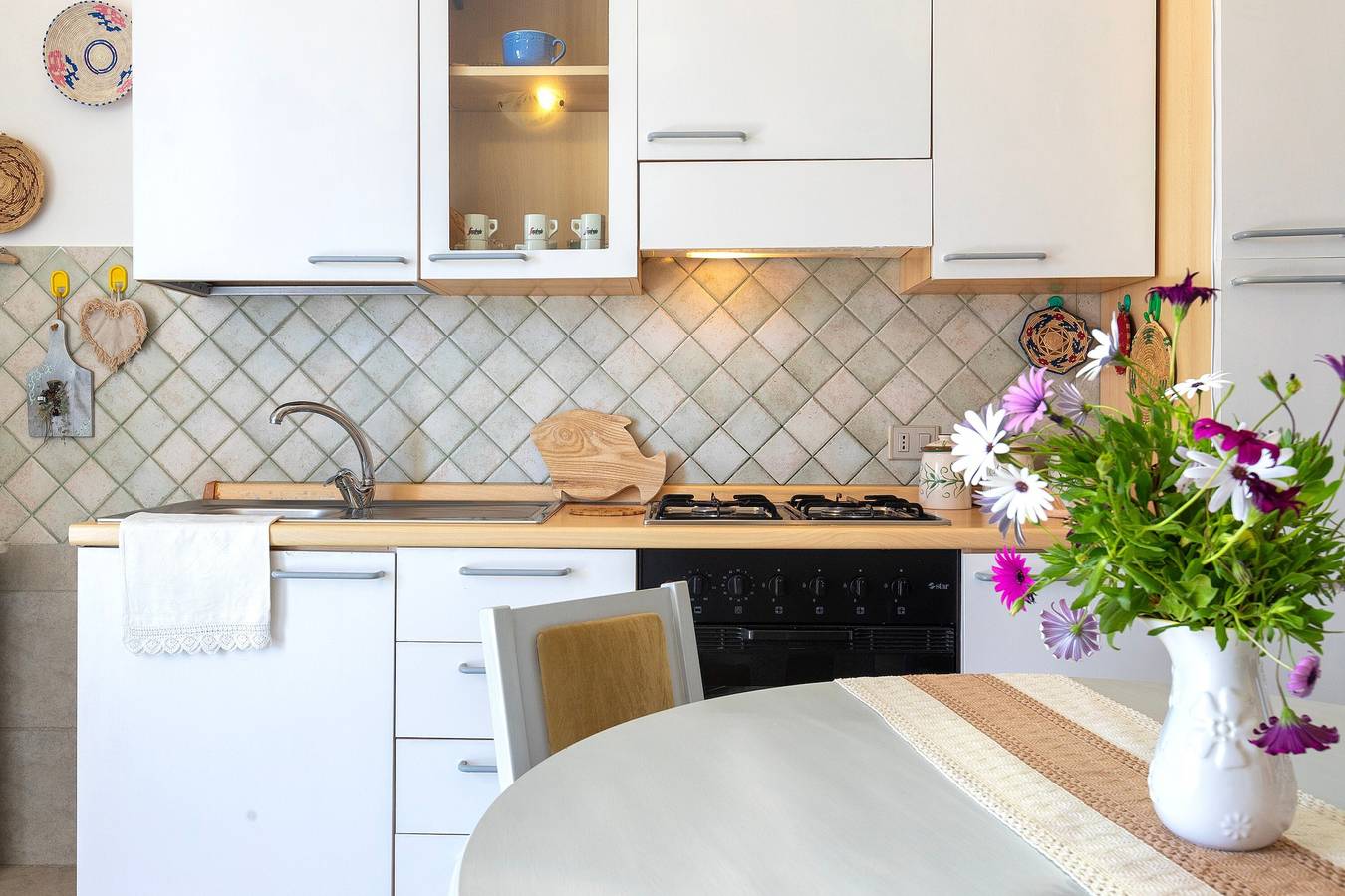 Casa Vacanze 'Appartamento in Villa Al Mare' con Vista Mare, Terrazza Privata e Giardino Comune in Lu Bagnu, Castelsardo