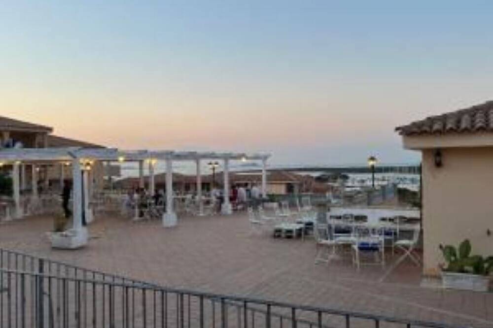 Ganze Wohnung, Casa Monella - Studio-Apartment mit seitlichem Meerblick, 200 m  Strand entfernt in Cala Reale, Olbia