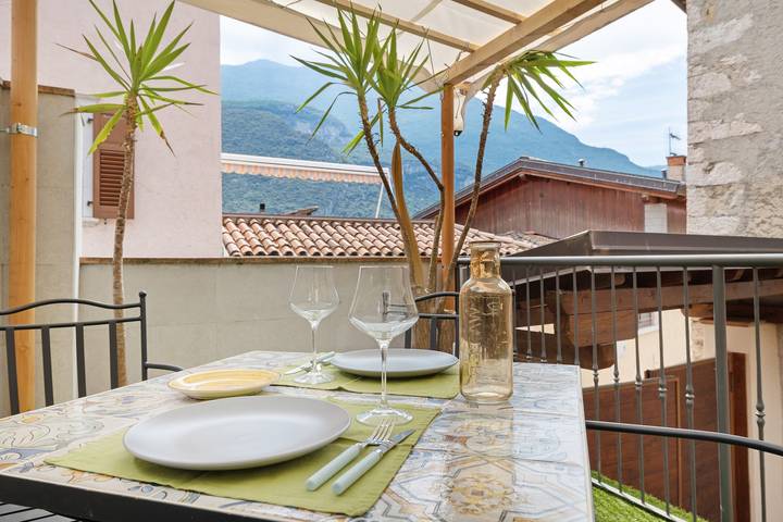 Entire apartment, Apartment 'Casa Sole 2' with Mountain View, Balcony and Wi-Fi in Ceniga, Dro