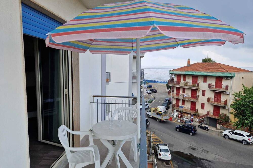 Apartamento entero, Suite Alba – charm and relaxation with morning light 🌅 in Fondachello, Provincia de Catania