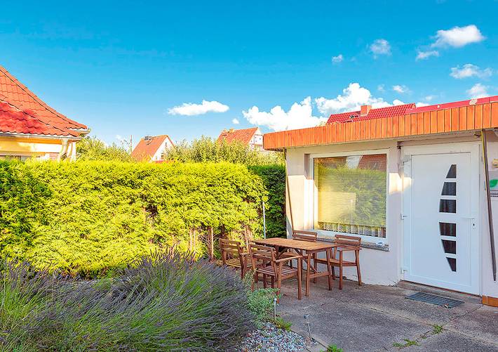 Bungalow für 4 Personen, mit Terrasse und Garten in Stralsund