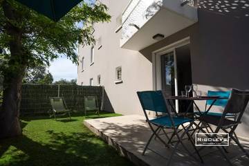 Gîte pour 4 personnes, avec jardin dans Plage de la Farinette