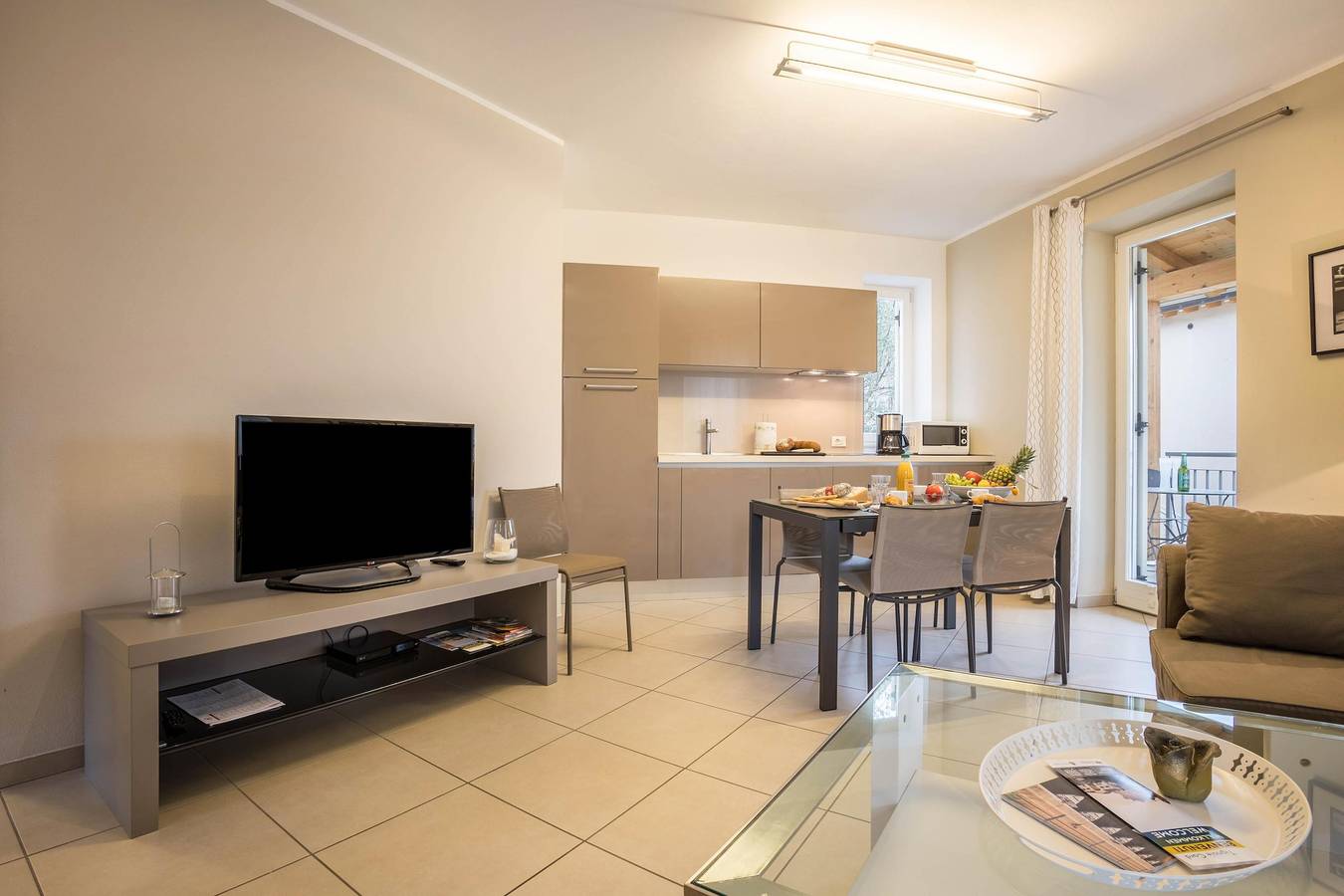 Entire apartment, Apartment 'La Villa Tesoro' with Lake View, Shared Pool and Wi-Fi in Tignale, Garda Mountains