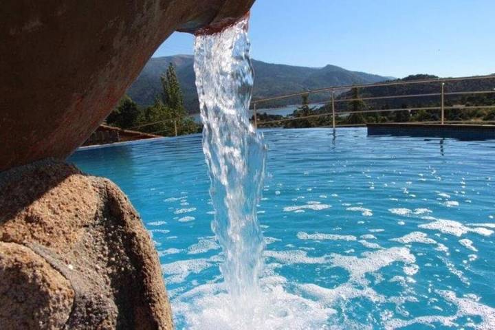 Casa de vacaciones para 16 personas, con Balcón y Jacuzzi además de Terraza y Jardín en Provincia de Ávila