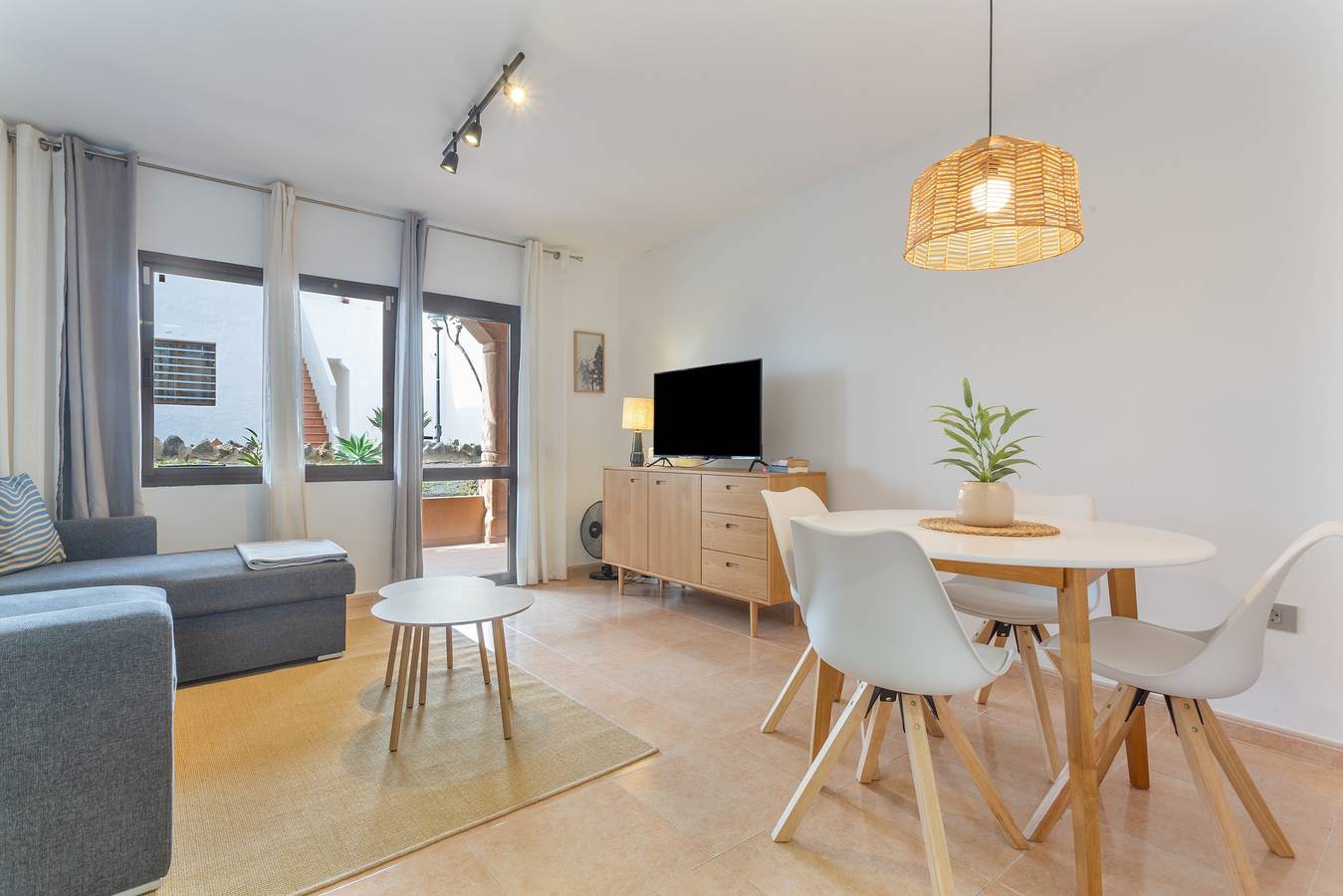 Apartamento inteiro, Apartamento 'Oasis' com Piscina Partilhada, Terraço Privado e Wi-Fi in Corralejo, La Oliva