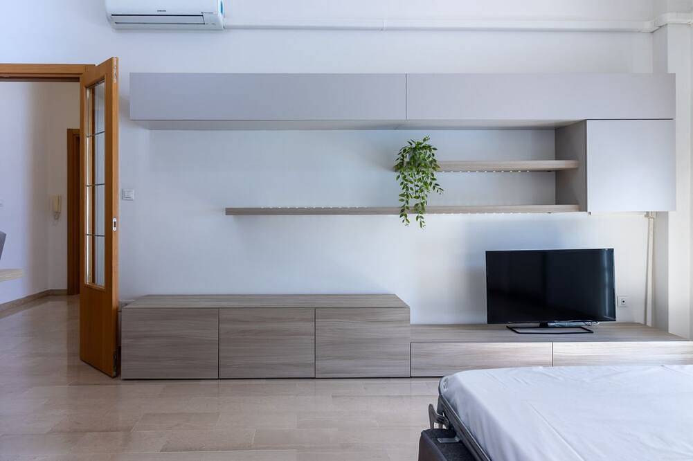 Apartamento entero, Apartment located on the 1st floor of a modern building with lift, 5 floors in total, Currently under renovation.The balcony, accessible from the living area and the sleeping area, is covered by scaffolding and cannot be usedprivate garage for exclusive  in Ferrara, Provincia de Ferrara