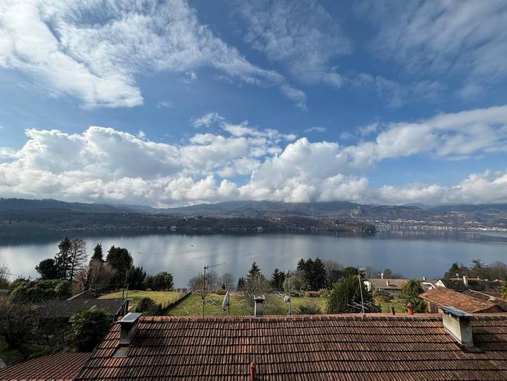 Ferienwohnung für 4 Personen, mit Balkon und Terrasse sowie Garten und Seeblick