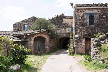 Gîte pour 4 personnes, avec vue et balcon à Octon