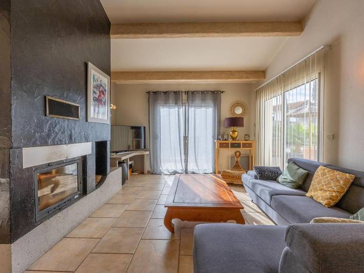 Location de vacances pour 6 personnes, avec terrasse ainsi que piscine et jardin à Corneilhan - 4