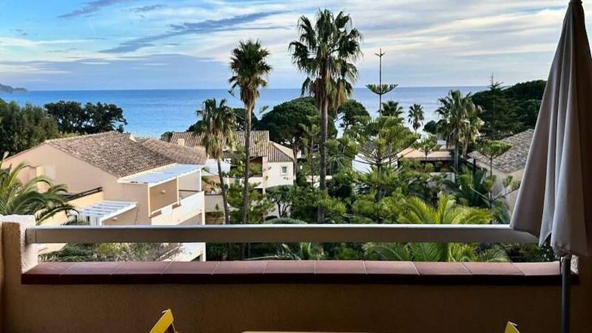 Gîte pour 5 personnes, avec balcon dans Pramousquier