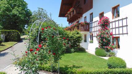 Ferienwohnung für 2 Personen, mit Seeblick und Balkon sowie Garten in Bad Endorf