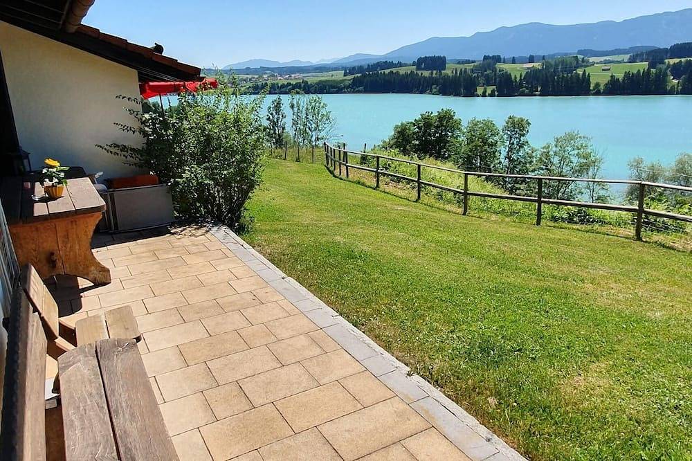 \"Entspannung pur: Feriendorf Hochbergle Haus 37 am Lechsee entdecken!\" in Lechbruck am See, Bayerisch Schwaben