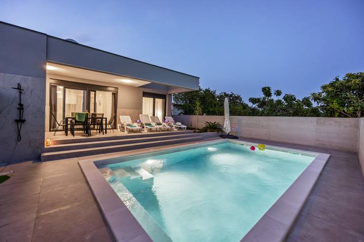 Villa pour 5 personnes, avec jardin à Loborika