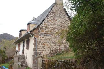 Gîte pour 10 personnes, avec jardin, animaux acceptés à Saint-Cirgues-de-Jordanne
