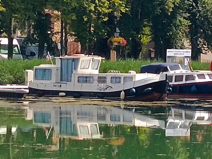 Bateau pour 6 personnes, avec terrasse ainsi que vue et vue sur le lac à Mareuil-sur-Ay