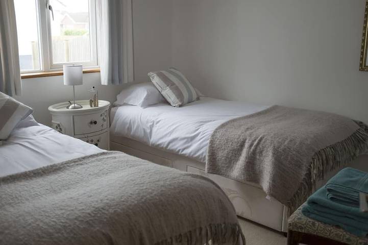 Entire apartment, Hirst at No 8 - a delightful holiday property - a perfect holiday base! in Padstow, Cornwall