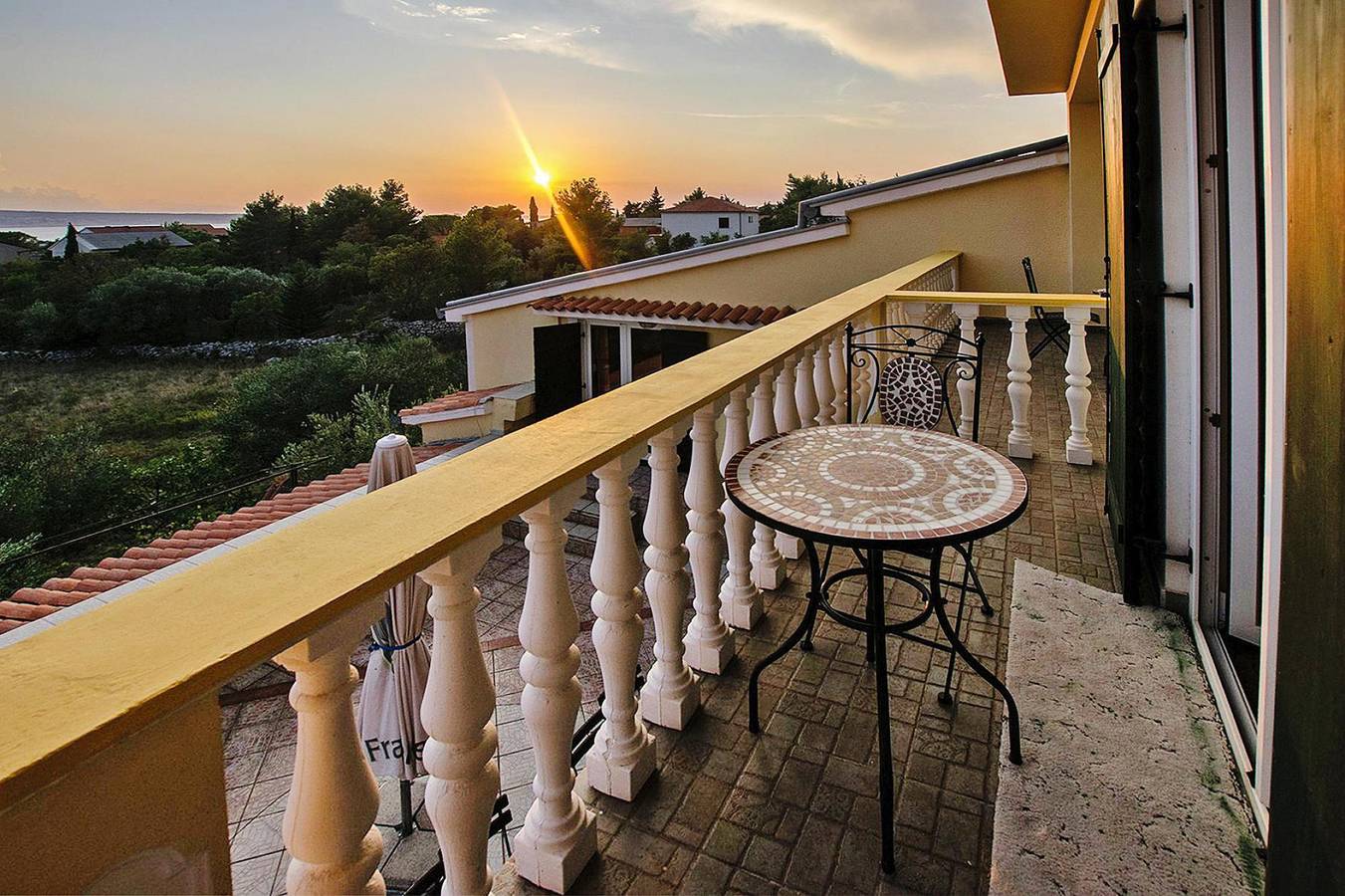 Hel lägenhet, Villa i Starigrad nära Paklenica Nationalpark in Starigrad Paklenica, Stari Grad (olika betydelser)