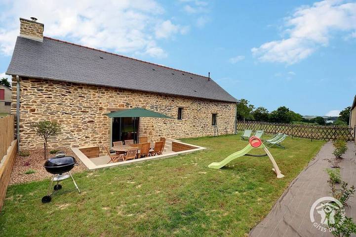 Gîte pour 8 personnes, avec terrasse et jardin à Pocé-les-Bois