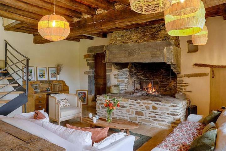 Gîte pour 2 personnes, avec terrasse et piscine à Tréal