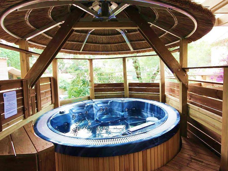 Camping Clair de Lune - Mobilheim 4 personen - Mobilheim Provence Sérénité 25 m² - Privater Jacuzzi - 3 Zimmer - 2 Schlafzimmer - Klimaanlage in La Madrague, Hyeres