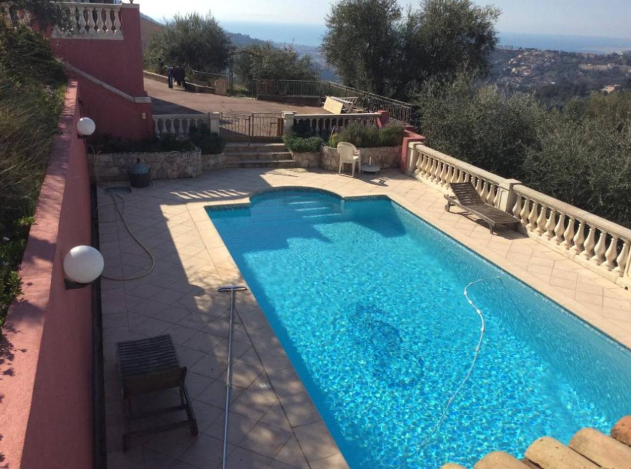 Entire studio, Studio "Appartement Les Oliviers" with Private Terrace, Shared Pool & Wi-Fi in Saint-André-de-la-Roche, Mediterranean Coast (France)