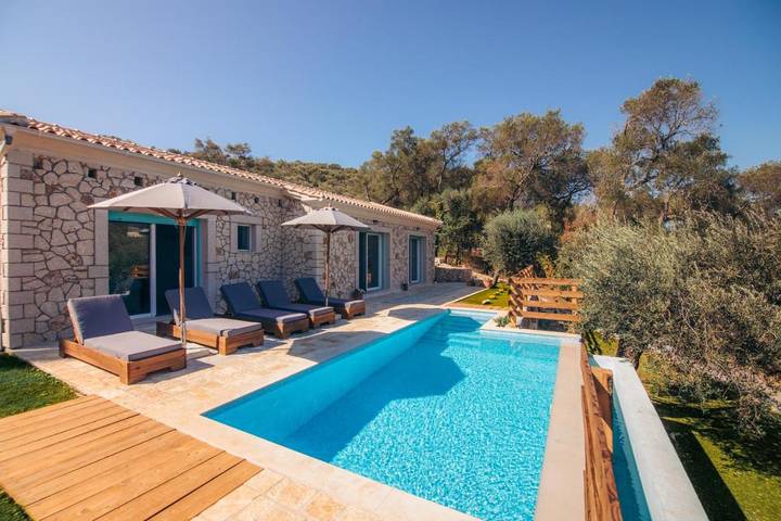 Ferienwohnung für 5 Personen, mit Pool und Ausblick sowie Garten